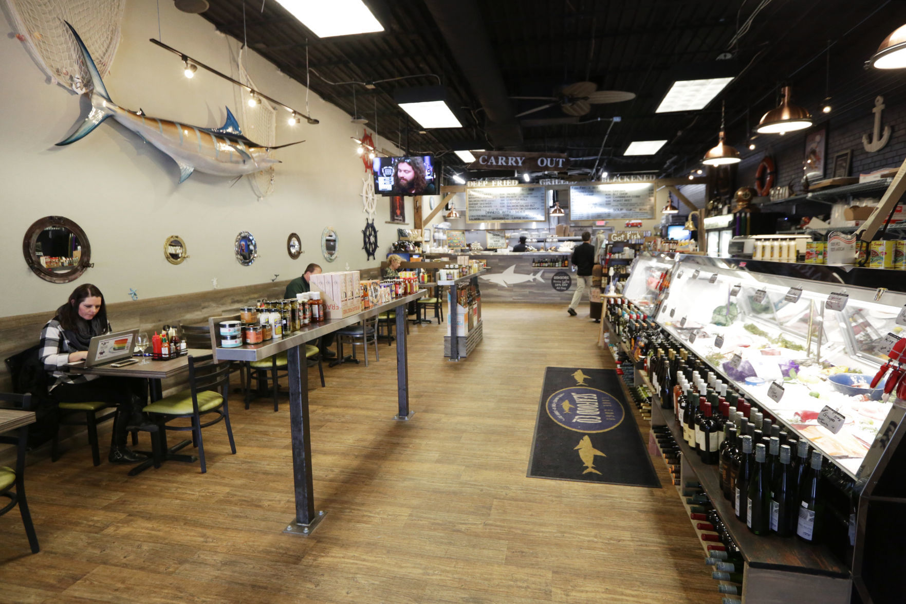 Lake Edge Seafood interior